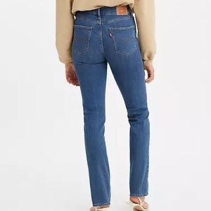 Levi’s High Rise Straight Jean, Medium Wash Size 28